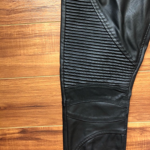 Blank NYC - vegan leather pants. New condition. - Picture 4 of 8